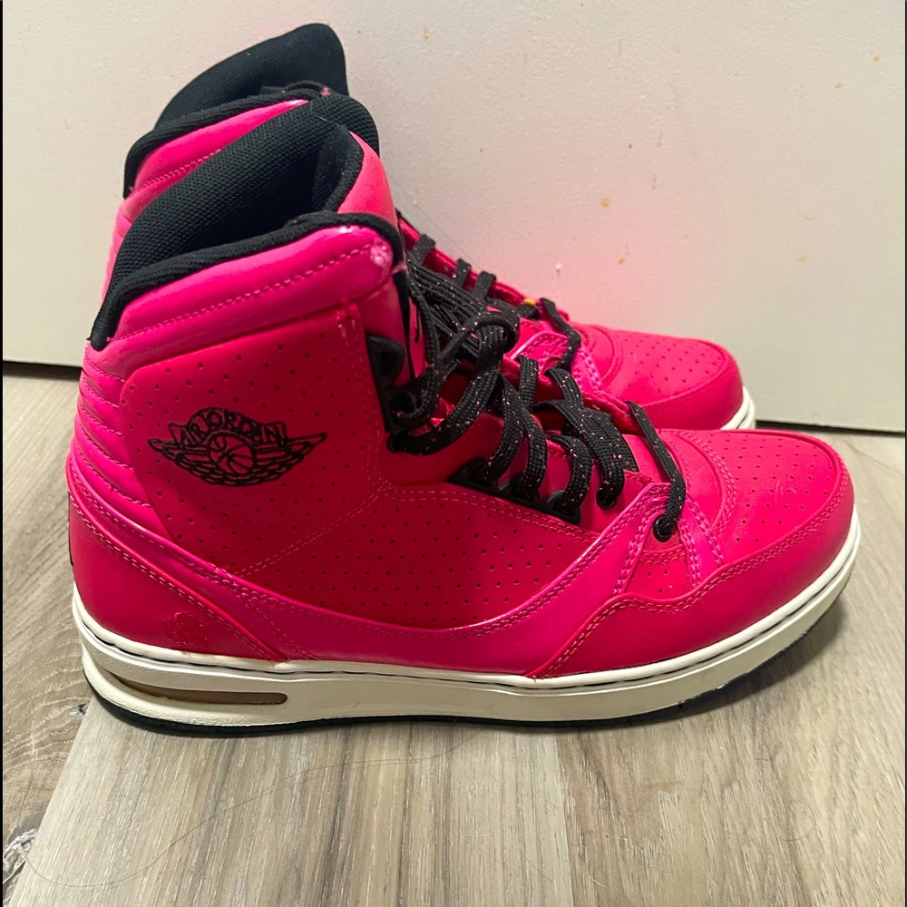 Jordan Pink/black 6Y or 7 or 7.5 in Womens